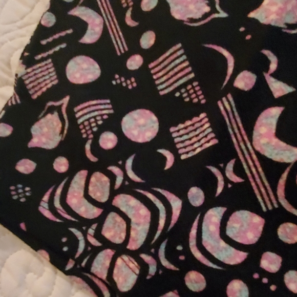 NWT SMALL LULAROE CASSIE SKIRT Black/ PRINT - Picture 2 of 4